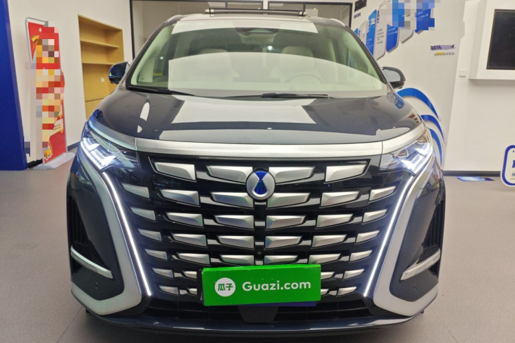 腾势D9 2022款 DM-i 970 四驱旗舰型车身外观2