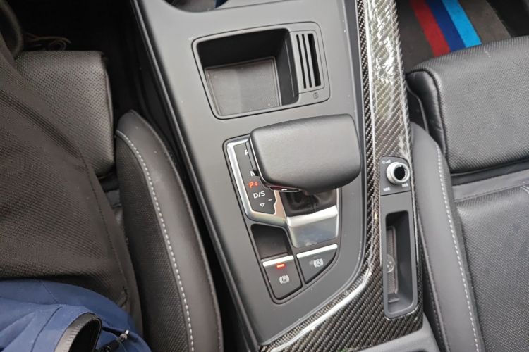 奥迪A4L 2020款 40 TFSI 时尚动感型中控内饰18