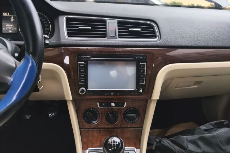 大众 朗逸 2013款 改款经典 1.6L 手动舒适版中控内饰16