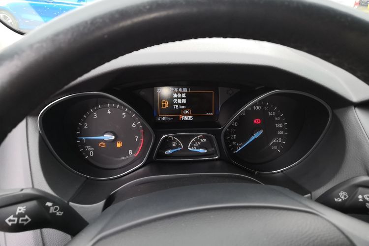 福特 福克斯 2018款 三厢经典 EcoBoost 180 自动精英型局部细节14