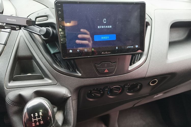 福特 全顺 2017款 2.0T柴油多功能商用车短轴中顶国V局部细节16