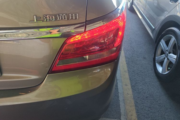 别克 君越 2013款 2.4L SIDI精英舒适型车身外观9