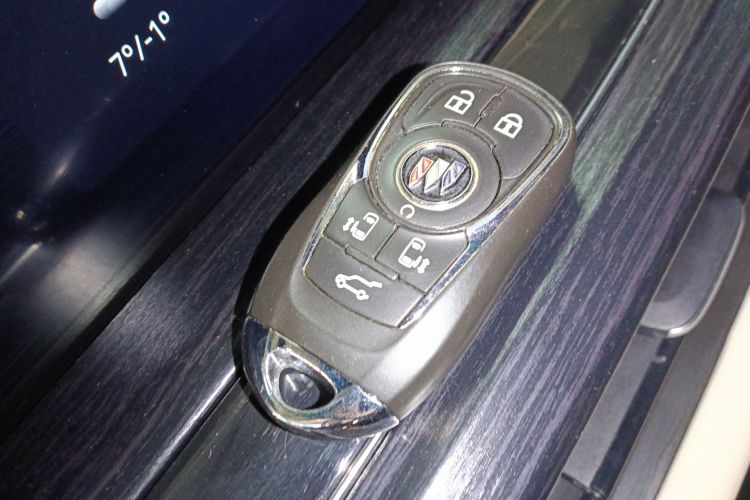 别克GL8 2021款 Avenir艾维亚 七座亲礼版中控内饰7001