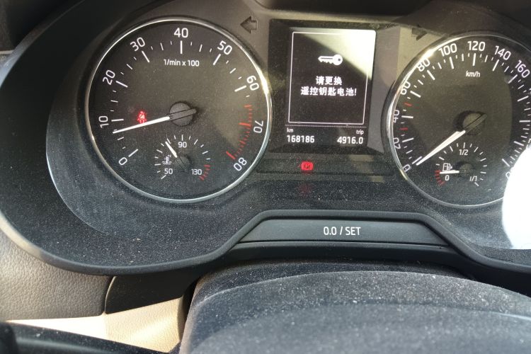 斯柯达 明锐 2015款 1.6L 自动逸俊版中控内饰15