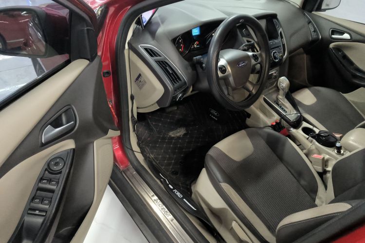 福特 福克斯 2012款 三厢 1.6L 自动风尚型中控内饰20