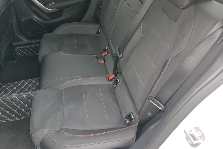 奔驰A级 2024款 改款 A 200 L 时尚型中控内饰21