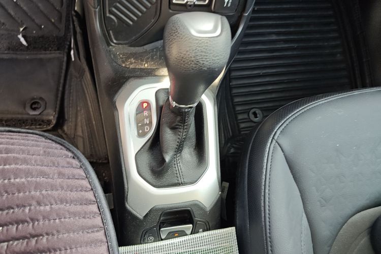 Jeep 自由侠 2019款 220T 自动领先版局部细节18