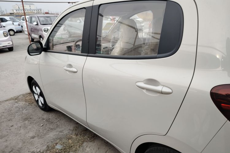 五菱汽车 宏光MINIEV 2025款 四门版 进阶款车身外观4