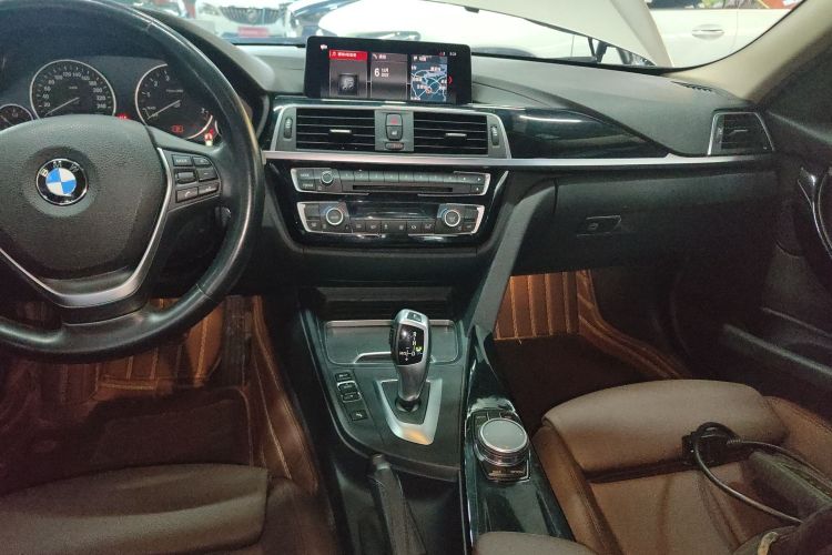 宝马3系 2019款 320Li 时尚型中控内饰16