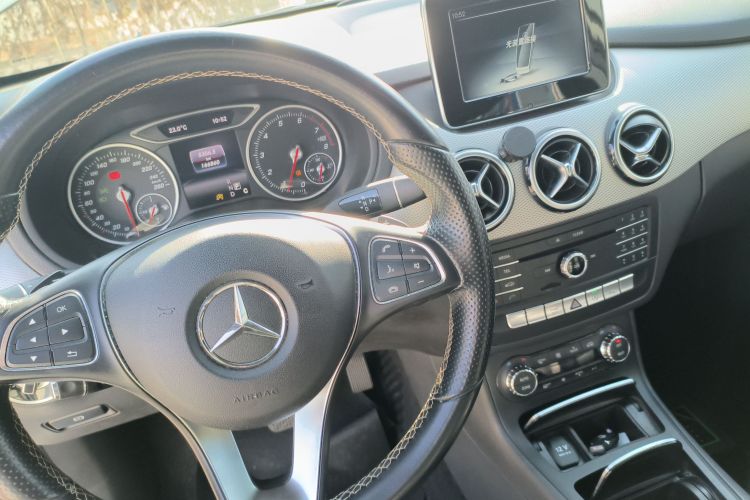 奔驰B级 2015款 B 200 时尚型局部细节18