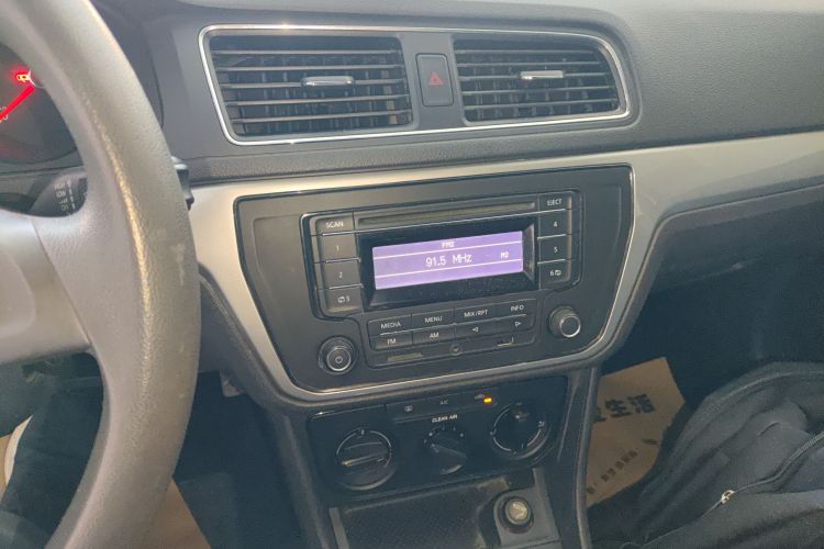 大众 朗逸 2015款 1.6L 手动风尚版中控内饰16