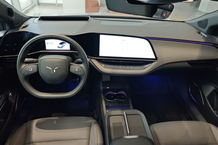 红旗EH7 2025款 640 四驱 智选版中控内饰12