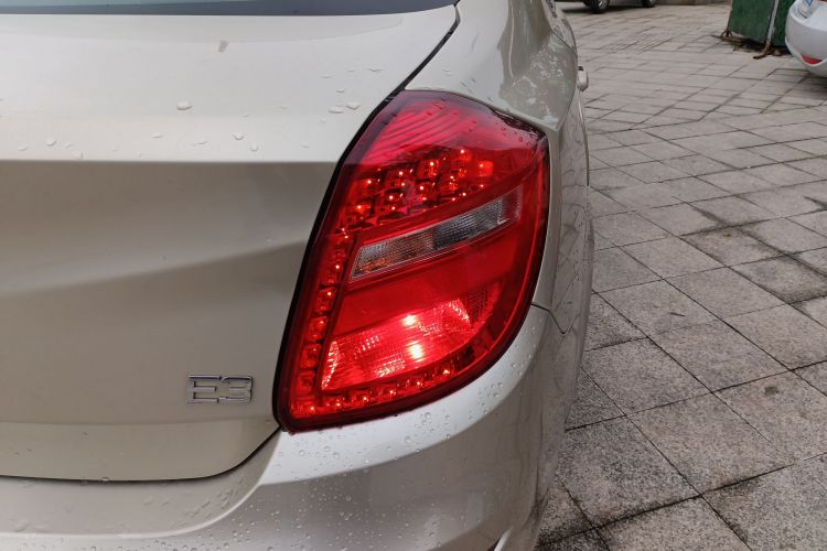 凯翼E3 2018款 1.5L 手动尊贵型车身外观9