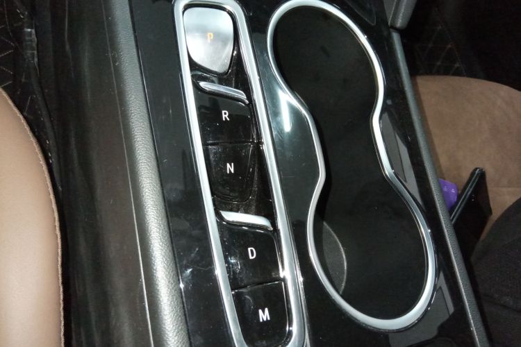 别克 君威 2023款 552T 智享型中控内饰18