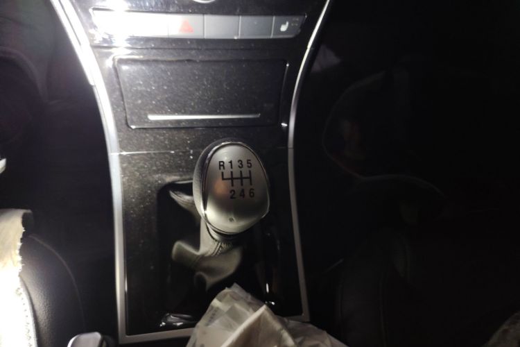 哈弗H2 2014款 1.5T 手动两驱精英版中控内饰18