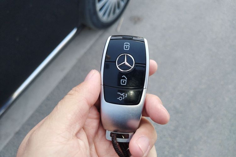 奔驰E级 2020款 改款 E 300 L 殊享版中控内饰7001