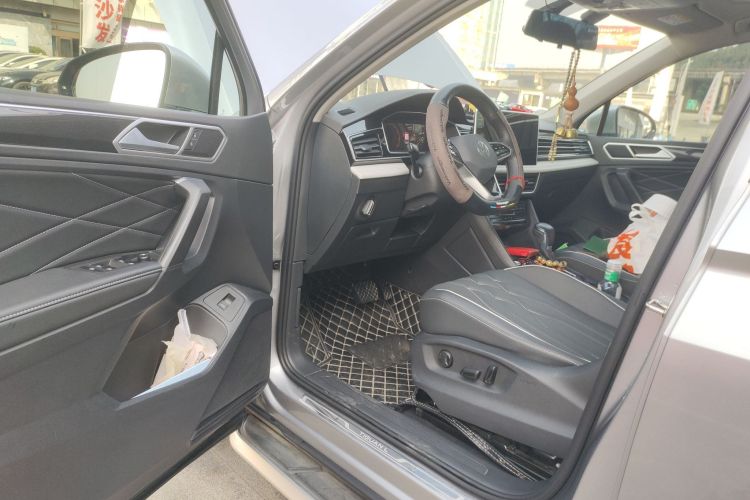 大众 途观L 2022款 330TSI 自动两驱智享版中控内饰20