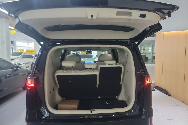 岚图汽车 岚图梦想家 2025款 PHEV 四驱卓越鲲鹏版机舱底盘23