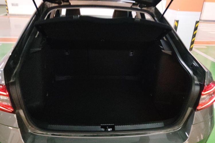 斯柯达 明锐 2019款 TSI280 DSG豪华版机舱底盘23