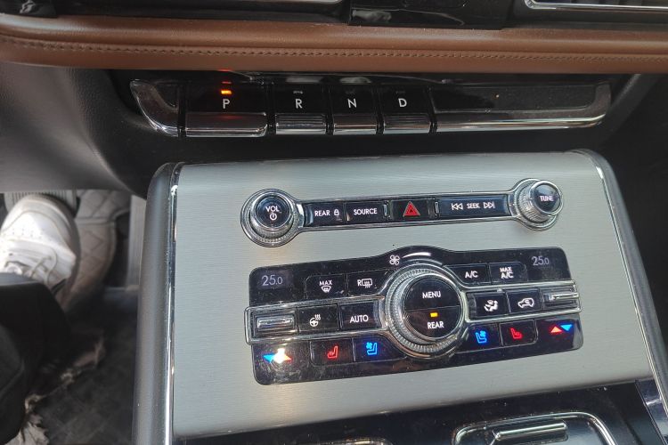 林肯 飞行家(进口) 2020款 3.0T V6全驱尊雅版中控内饰18