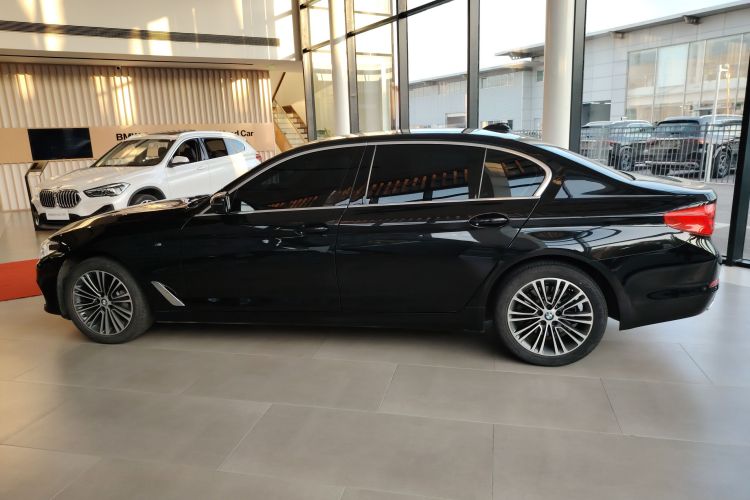 宝马5系 2019款 530Li 尊享型 豪华套装车身外观6003