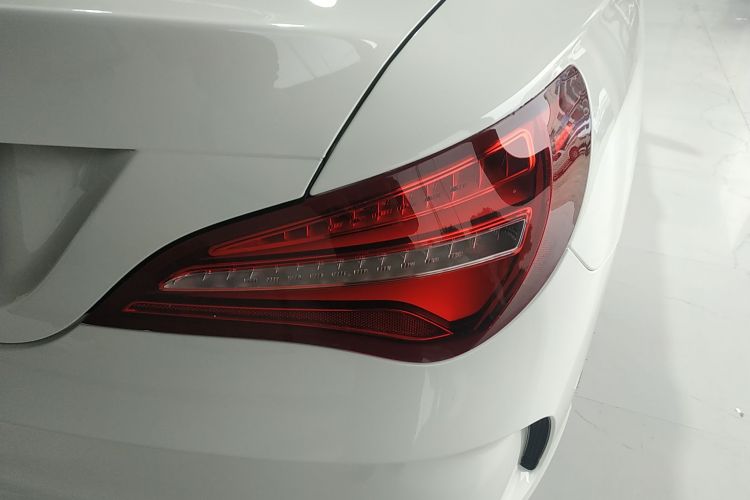 奔驰CLA 2018款 CLA 200 时尚型车身外观9