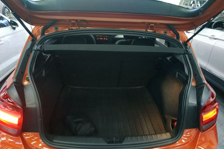 宝马1系(进口) 2013款 改款 118i 领先型机舱底盘23