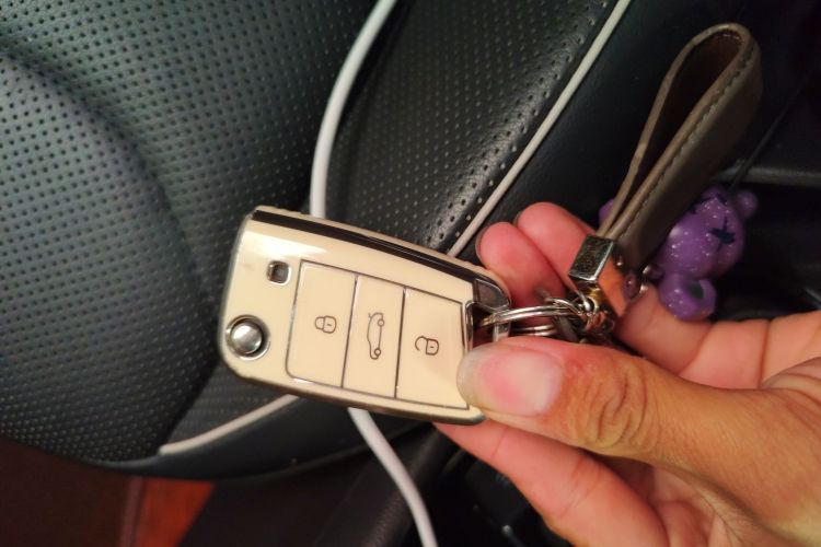 大众 途观L 2021款 330TSI 自动两驱R-Line旗舰版中控内饰11