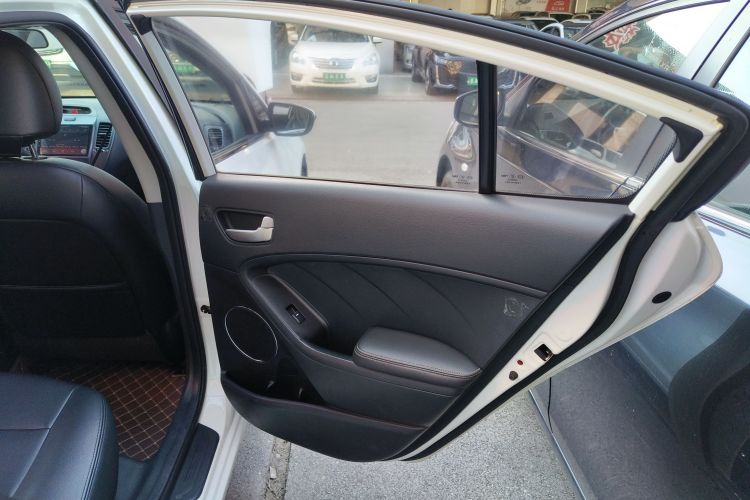 起亚K3 2016款 1.6L 自动GLS中控内饰45