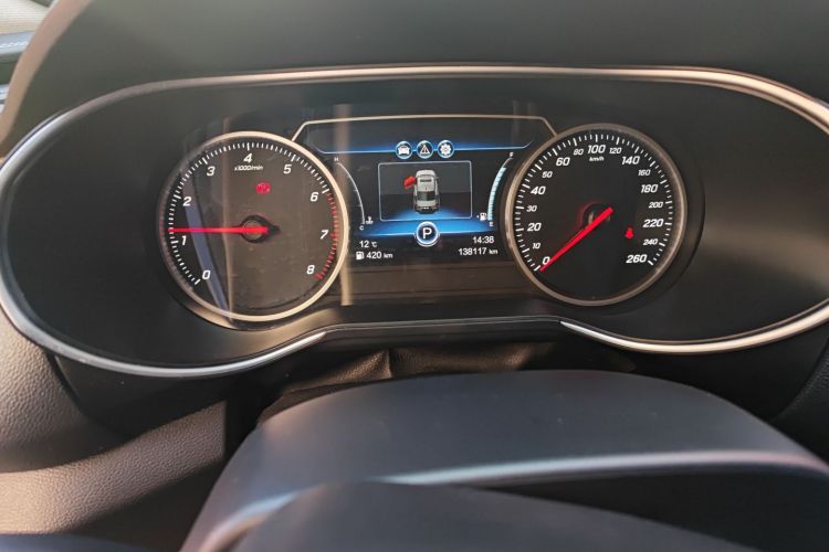 红旗H5 2018款 30TD 型动版中控内饰15