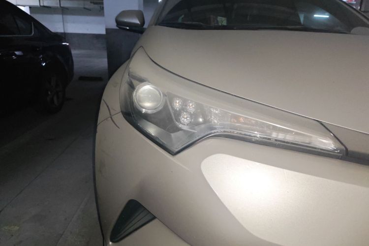 丰田C-HR 2018款 2.0L 领先天窗版 国VI车身外观8