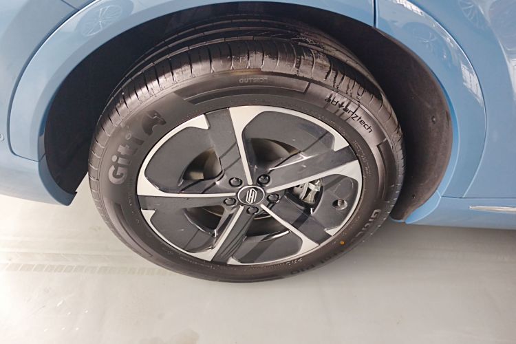 鸿蒙智行 尚界H5 2025款 增程 Max车身外观6008