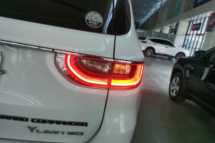 Jeep 大指挥官 2018款 2.0T 四驱悦享版 国V车身外观9