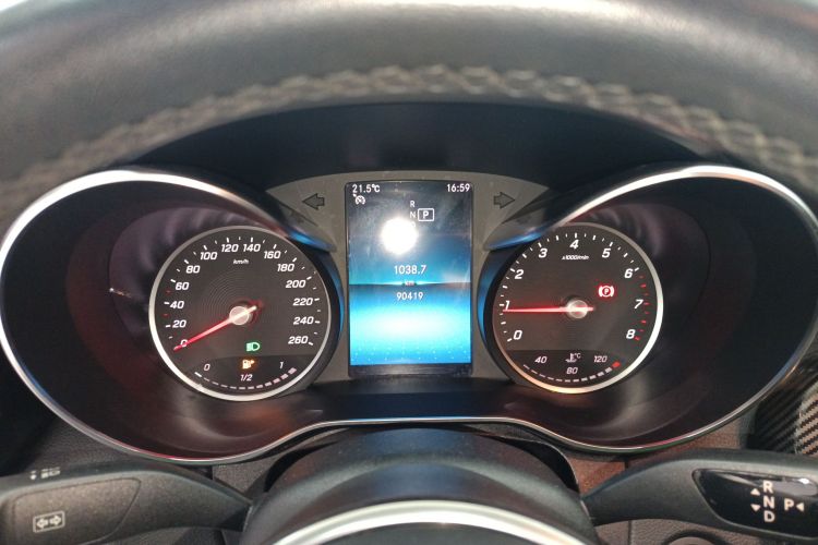 奔驰C级 2019款 C 180 L 时尚型运动版中控内饰14