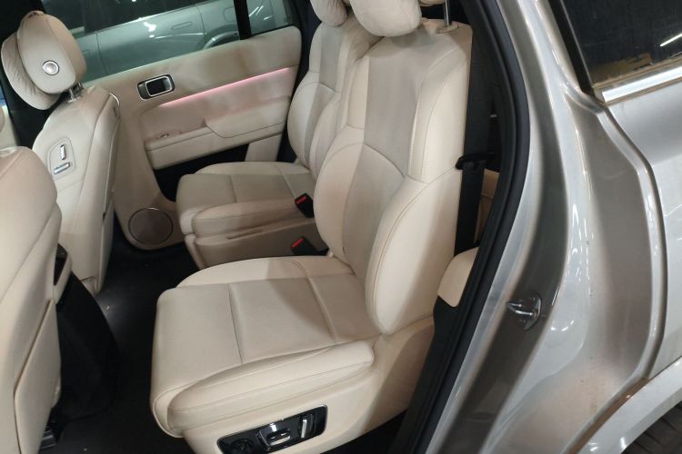 理想汽车 理想L9 2024款 Ultra中控内饰7004