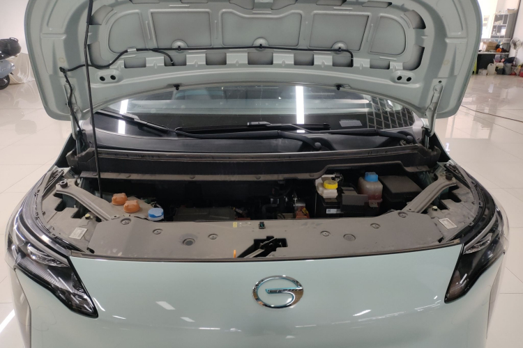 埃安 AION Y 2023款 Plus 510 科技版机舱底盘24