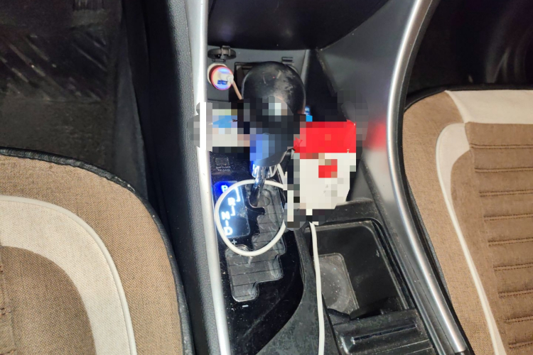 现代 索纳塔 2011款 2.0L 自动时尚版局部细节18