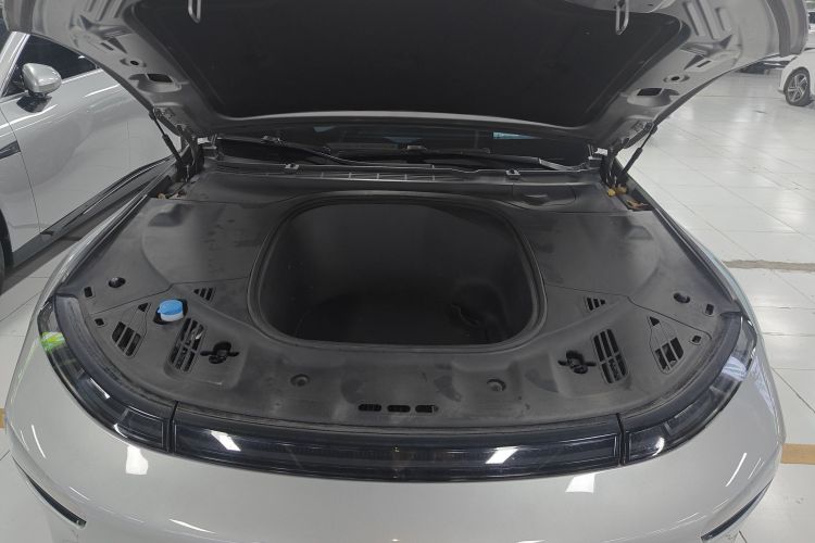 小鹏P7 2020款 586E机舱底盘24