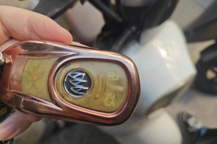 别克 君威 2019款 20T 精英型 国VI中控内饰7001