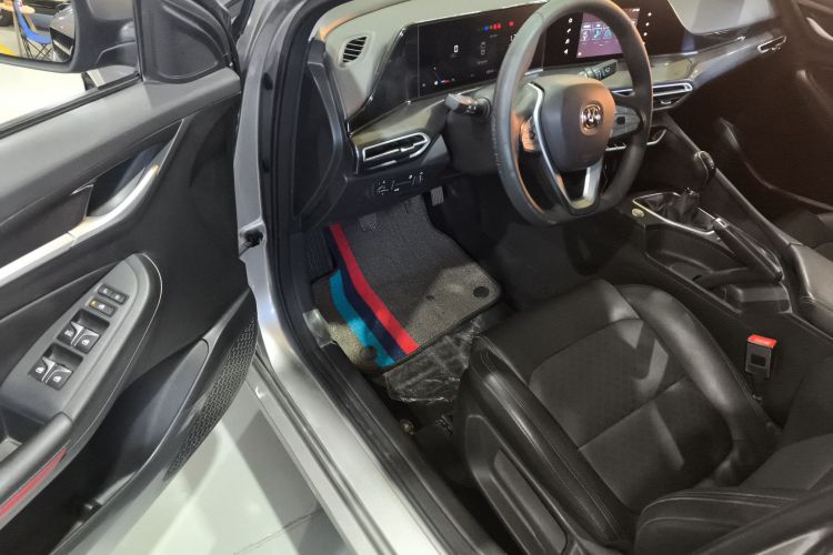 长安 逸动 2020款 PLUS 1.6L GDI 手动精英型中控内饰20