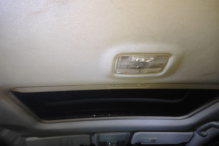 江铃 驭胜S350 2017款 2.0T 手动两驱柴油豪华天窗版5座中控内饰22