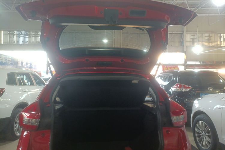 奇瑞 瑞虎3X 2018款 1.5L 自动精英版机舱底盘23