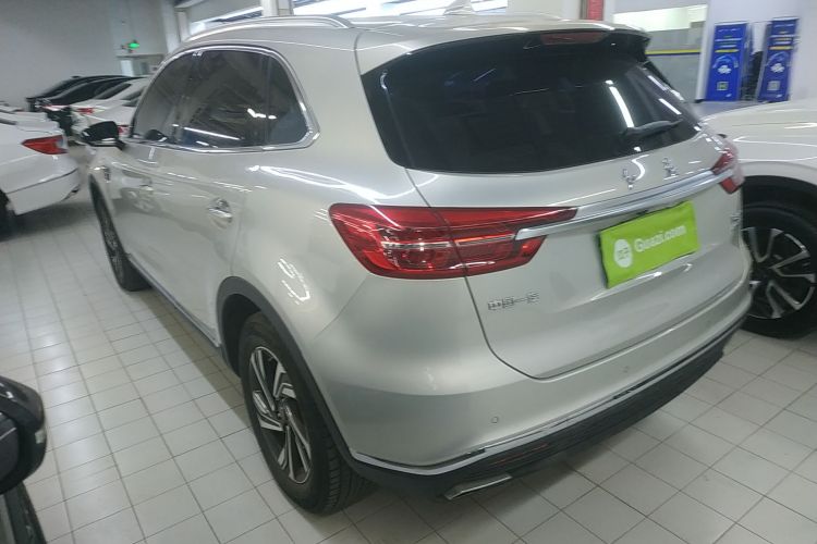 红旗HS5 2022款 改款 2.0T 智联旗享版车身外观4