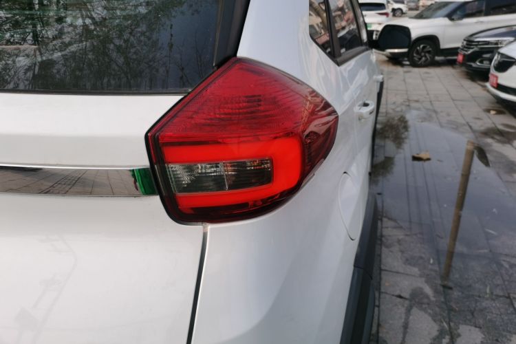 奇瑞 瑞虎3X 2018款 1.5L 手动舒适版车身外观9