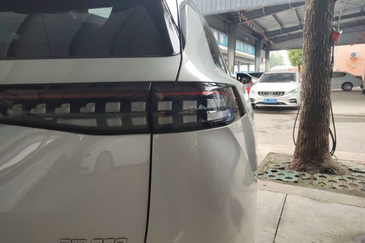 东风奕派 eπ008 2025款 210Ultra增程版 5座车身外观9