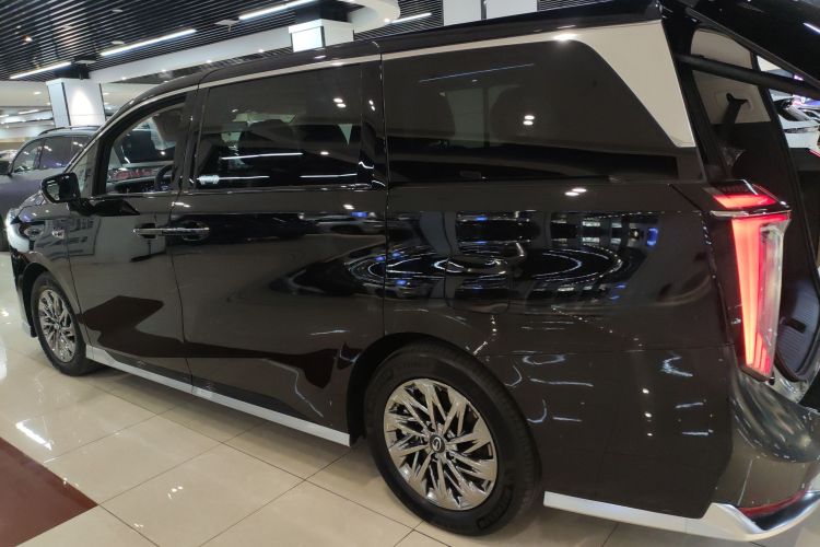 广汽传祺 传祺向往M8 2025款 乾崑系列 Max 奢享舱车身外观6003