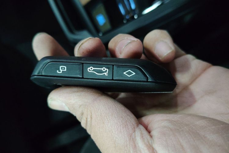 宝马iX 2023款 xDrive40中控内饰11