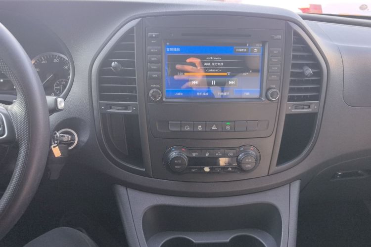 奔驰 威霆 2016款 2.0T 精英版中控内饰16