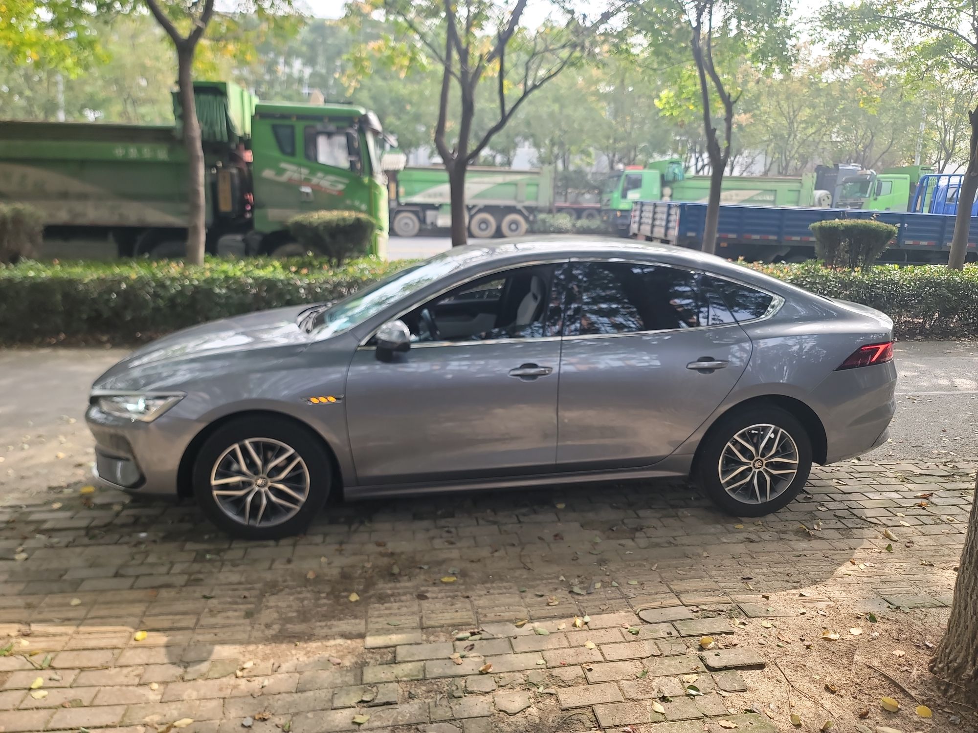 比亚迪 秦PLUS 2024款 荣耀版 EV 420KM领先型