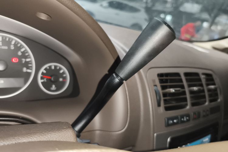 别克GL8 2014款 2.4L 经典版中控内饰18